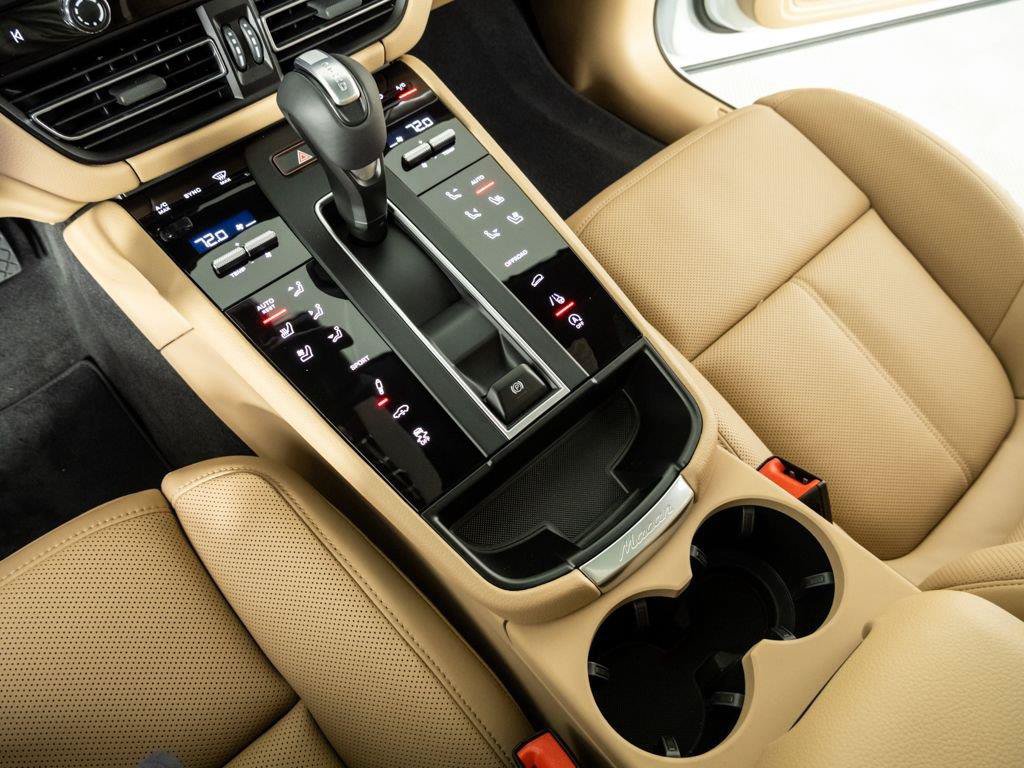 New 2026 Porsche Macan AWD/4WD image 18