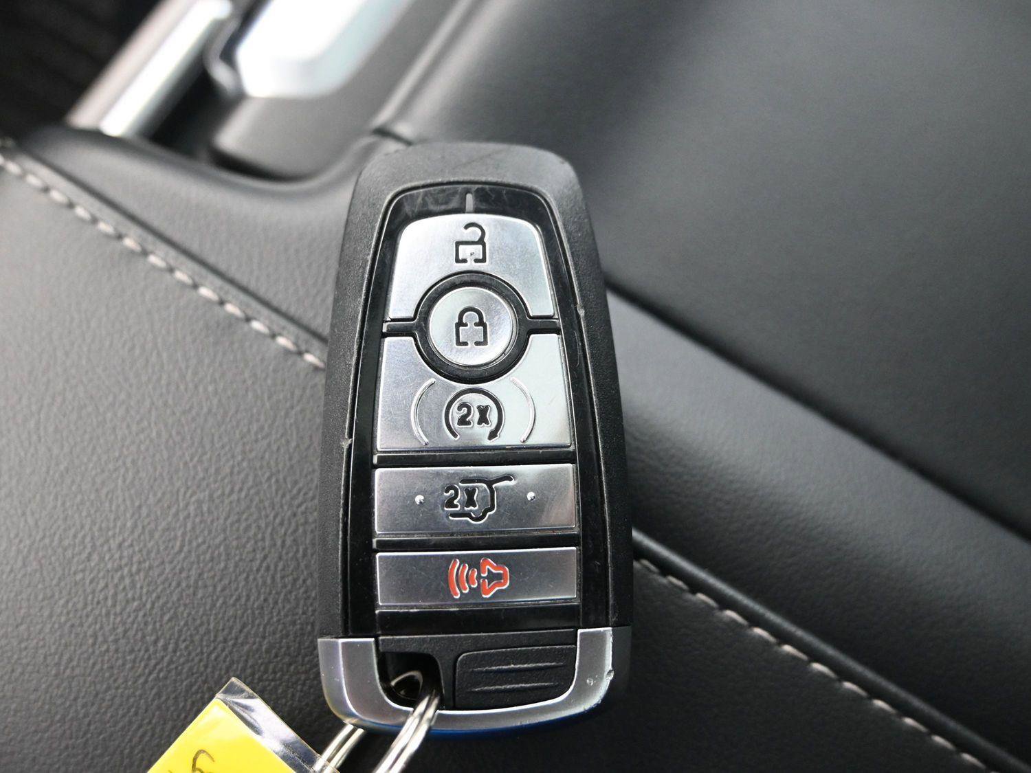 Used 2025 Ford Expedition Platinum image 37
