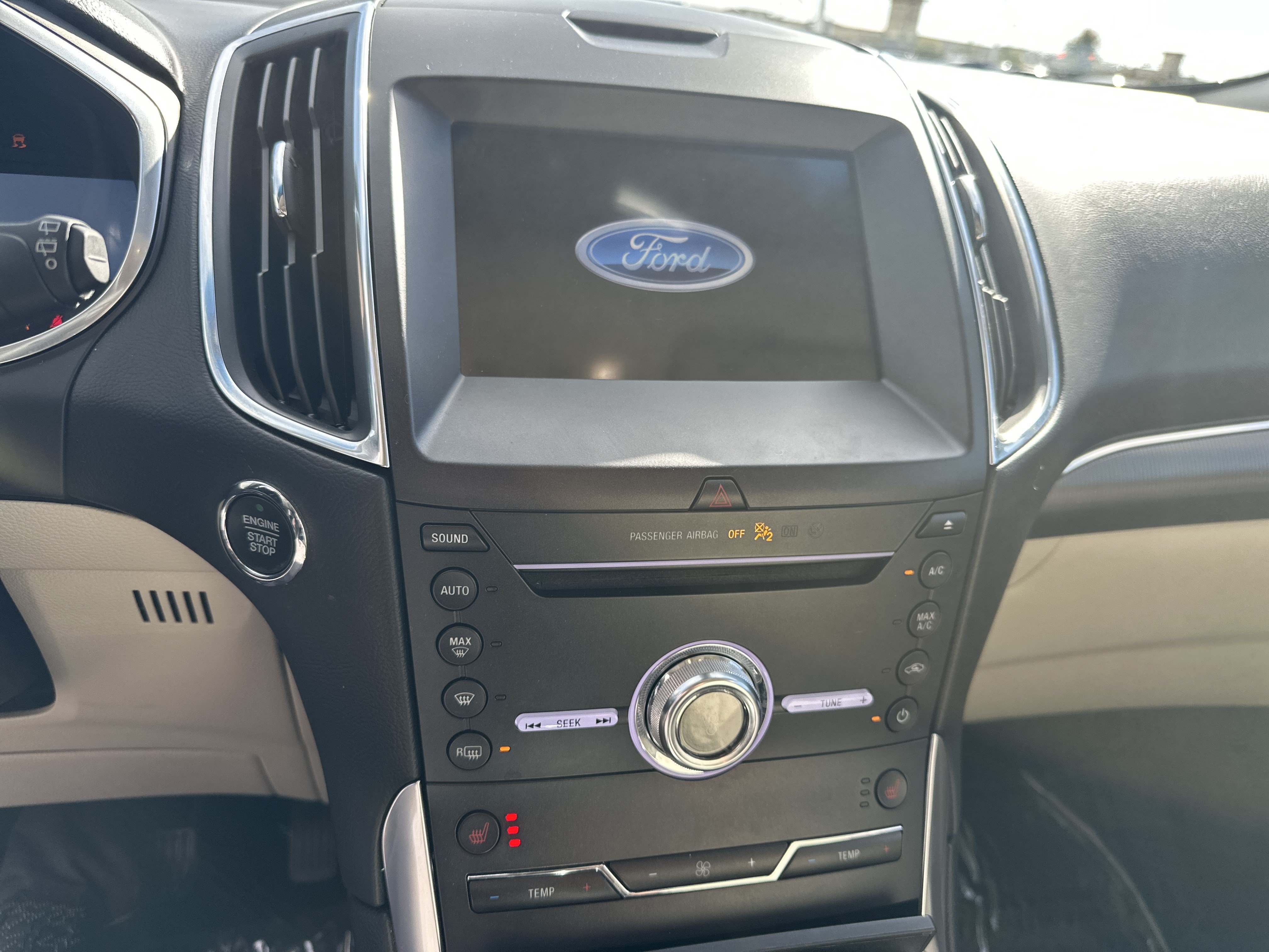 Used 2019 Ford Edge Titanium AWD/4WD image 18