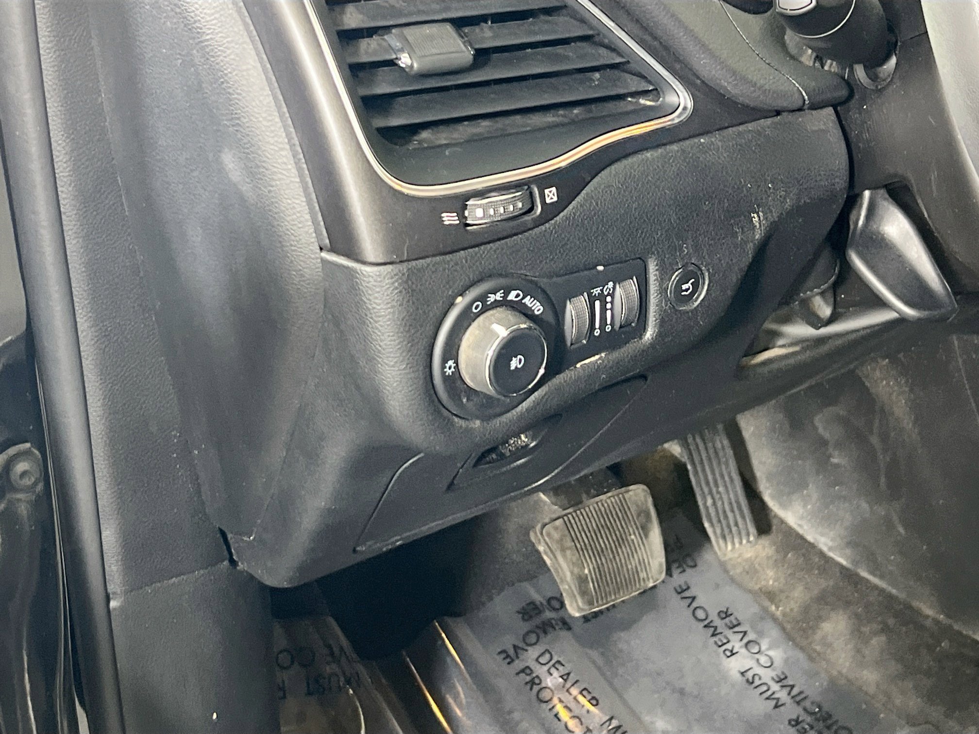 Used 2022 Jeep Cherokee Trailhawk w/ Sun, Sound & Nav Group image 10