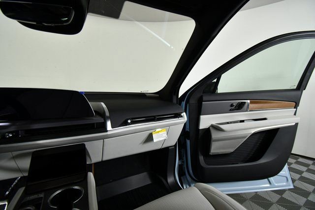 New 2026 Cadillac Vistiq Sport w/ LPO, Floor Liner Package image 13