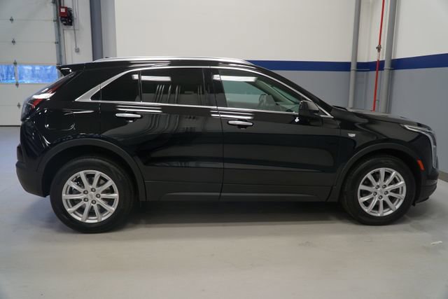 Used 2022 Cadillac XT4 Luxury w/ Cold Weather Package image 8