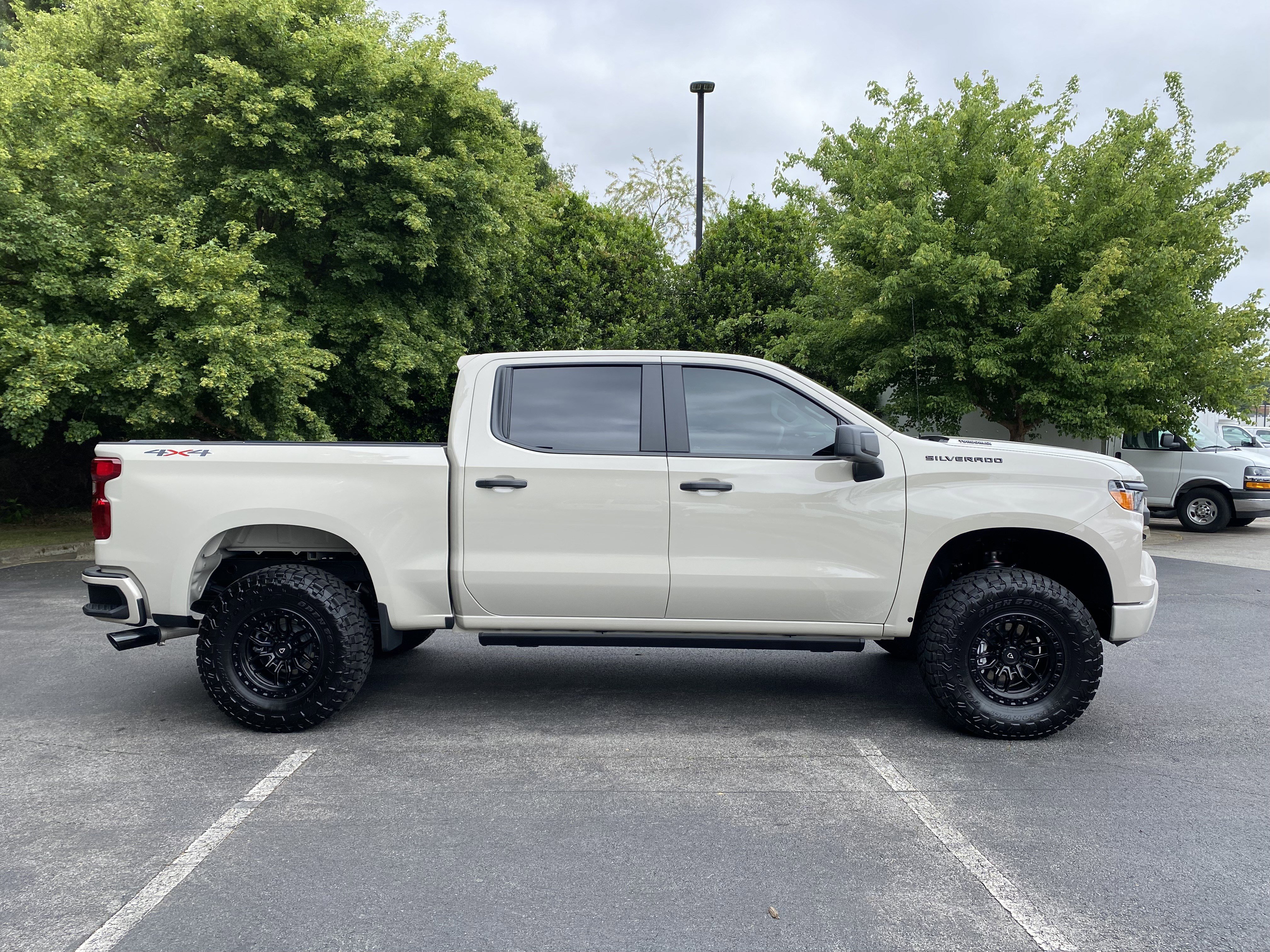 Used 2026 Chevrolet Silverado 1500 Custom w/ Turbomax Blackout Package AWD/4WD image 10
