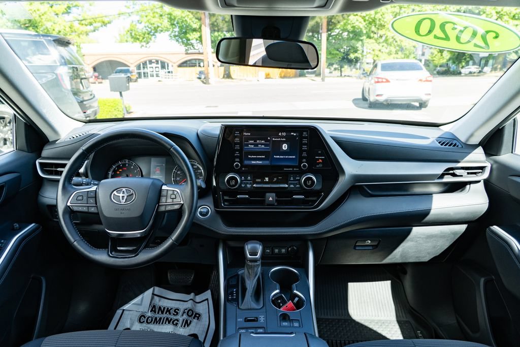 Used 2020 Toyota Highlander LE AWD/4WD image 10