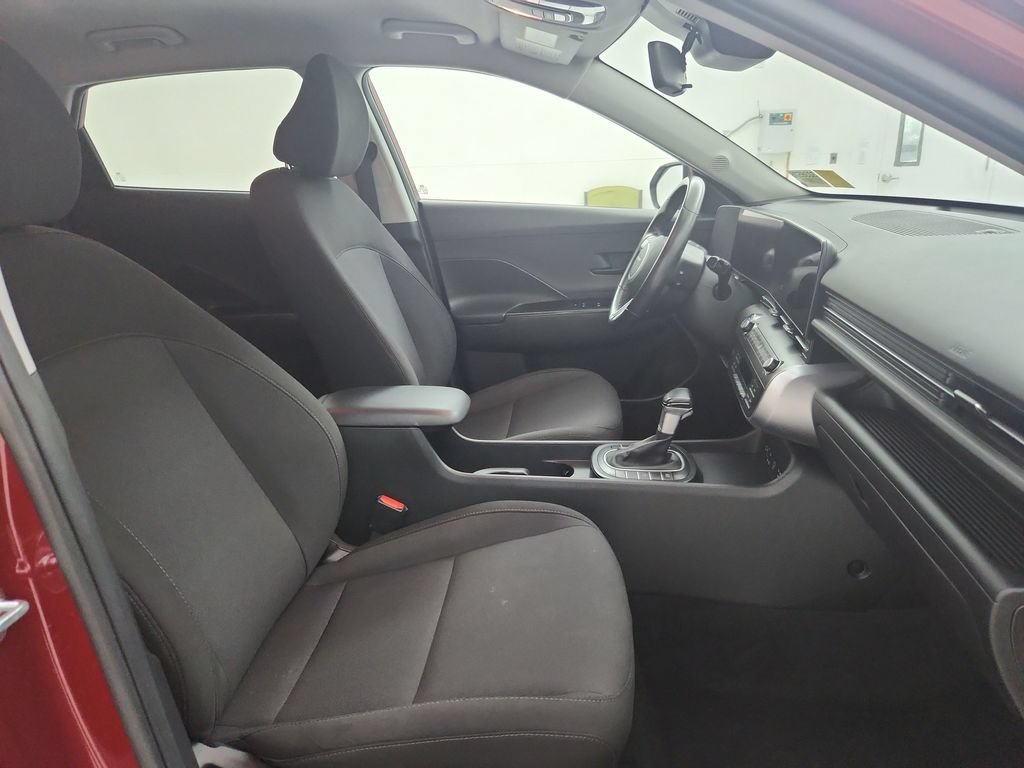 Used 2025 Hyundai Kona SEL FWD image 35