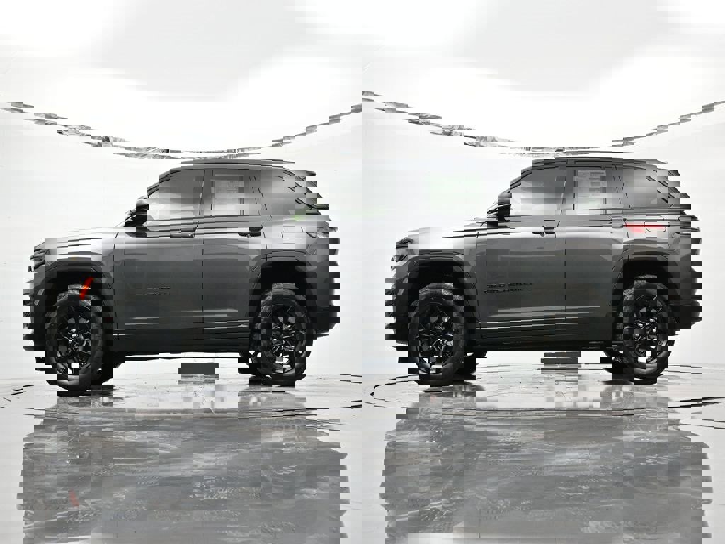 New 2025 Jeep Grand Cherokee Altitude image 44