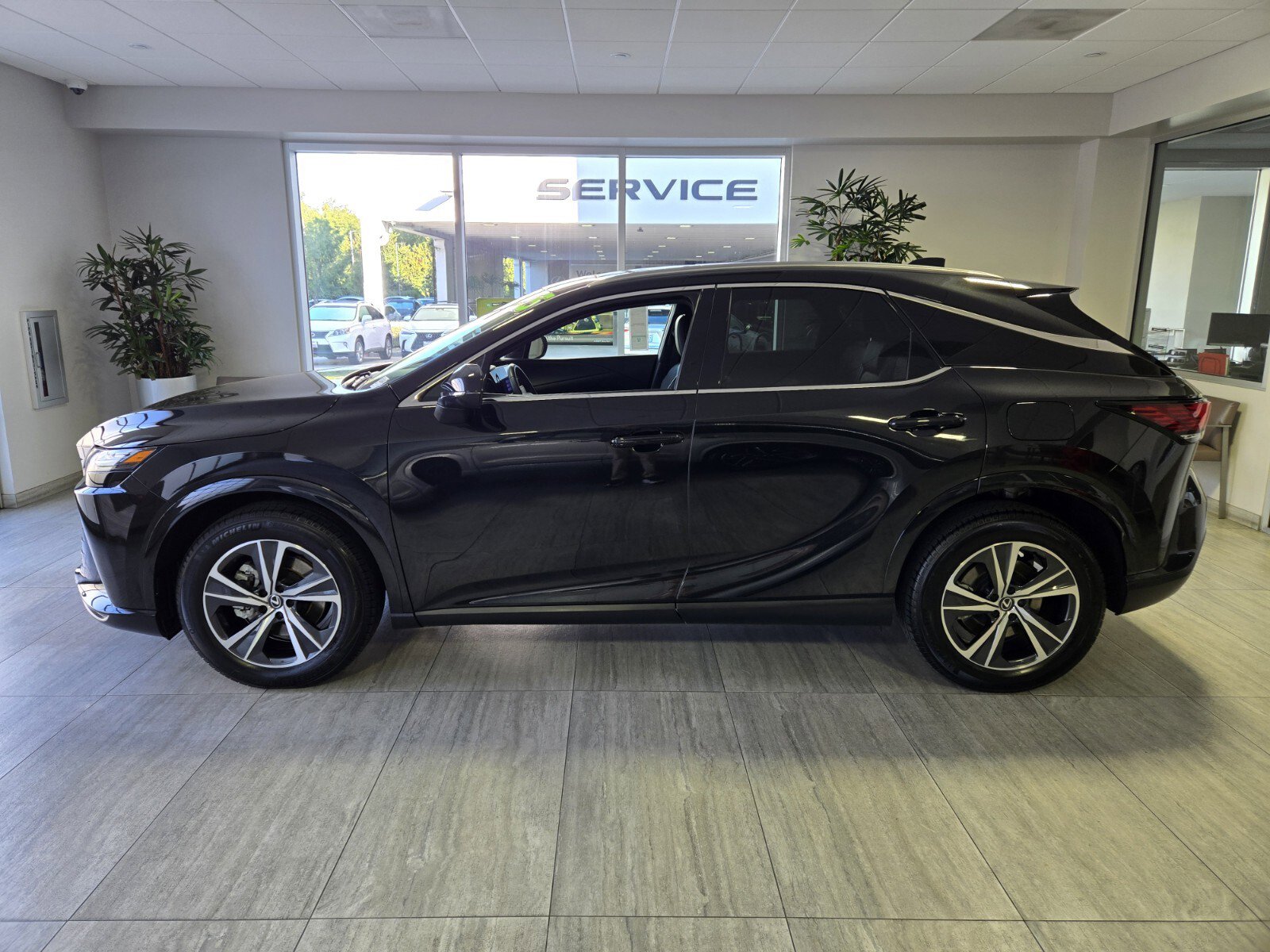 Certified 2025 Lexus RX 350 FWD image 2