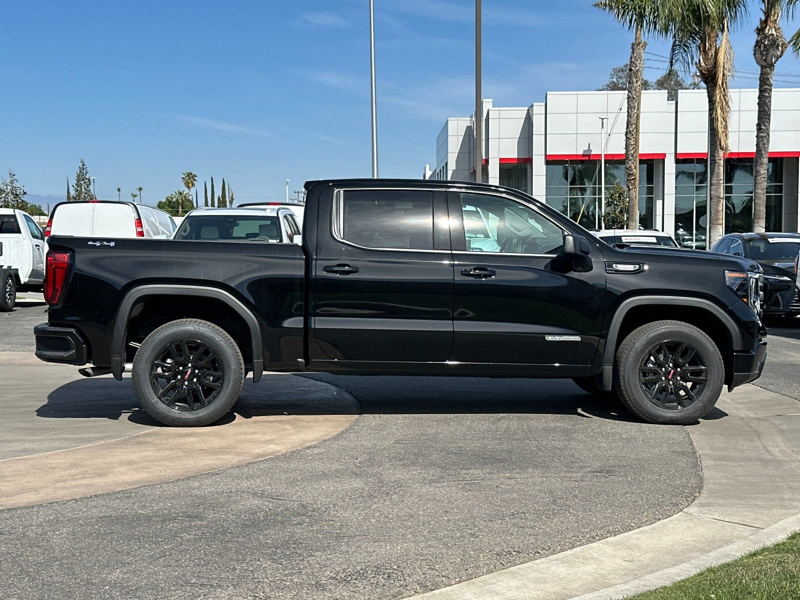 Certified 2026 GMC Sierra 1500 Elevation w/ Preferred Package AWD/4WD image 3