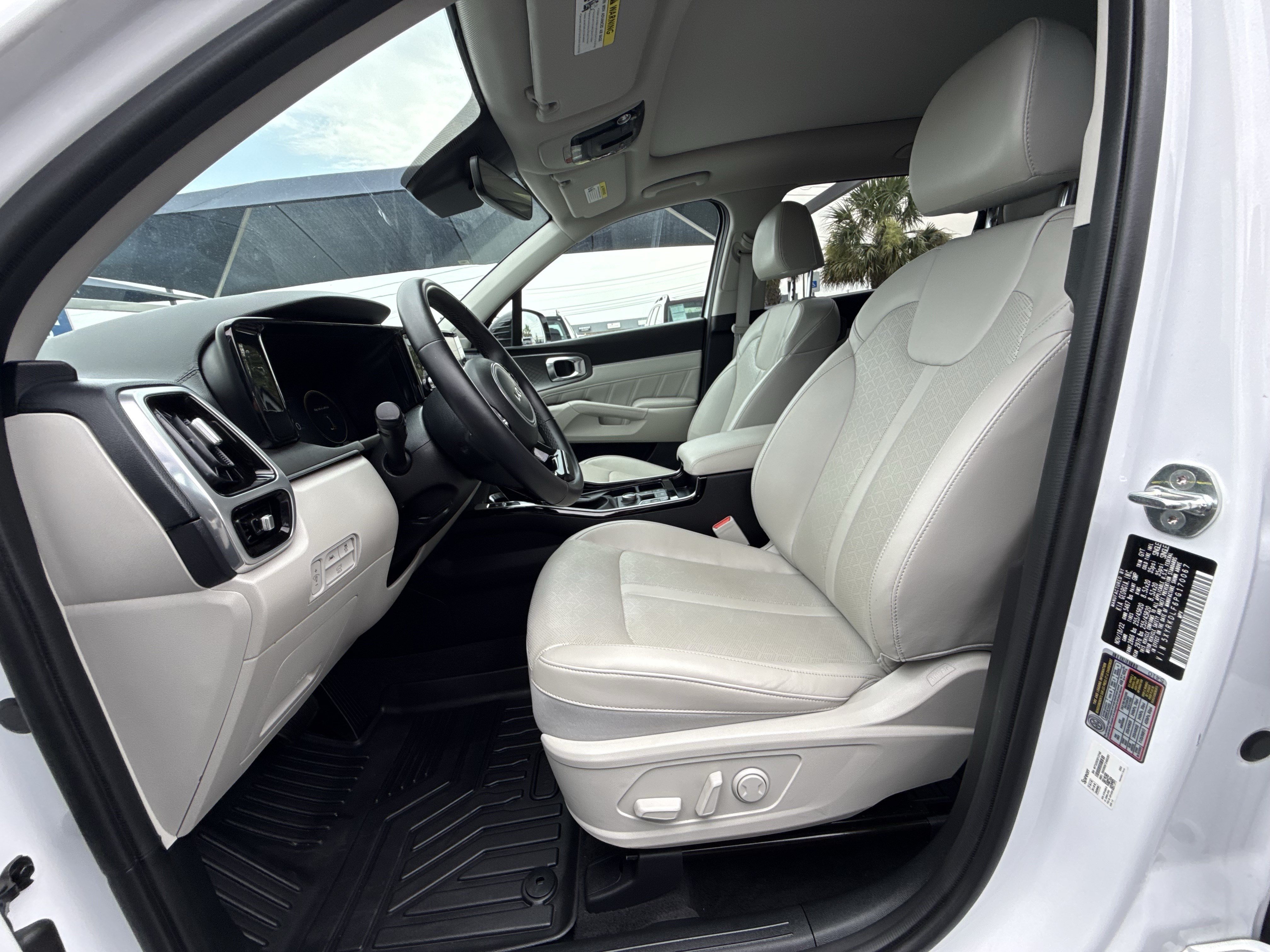 Used 2023 Kia Sorento SX AWD/4WD image 23