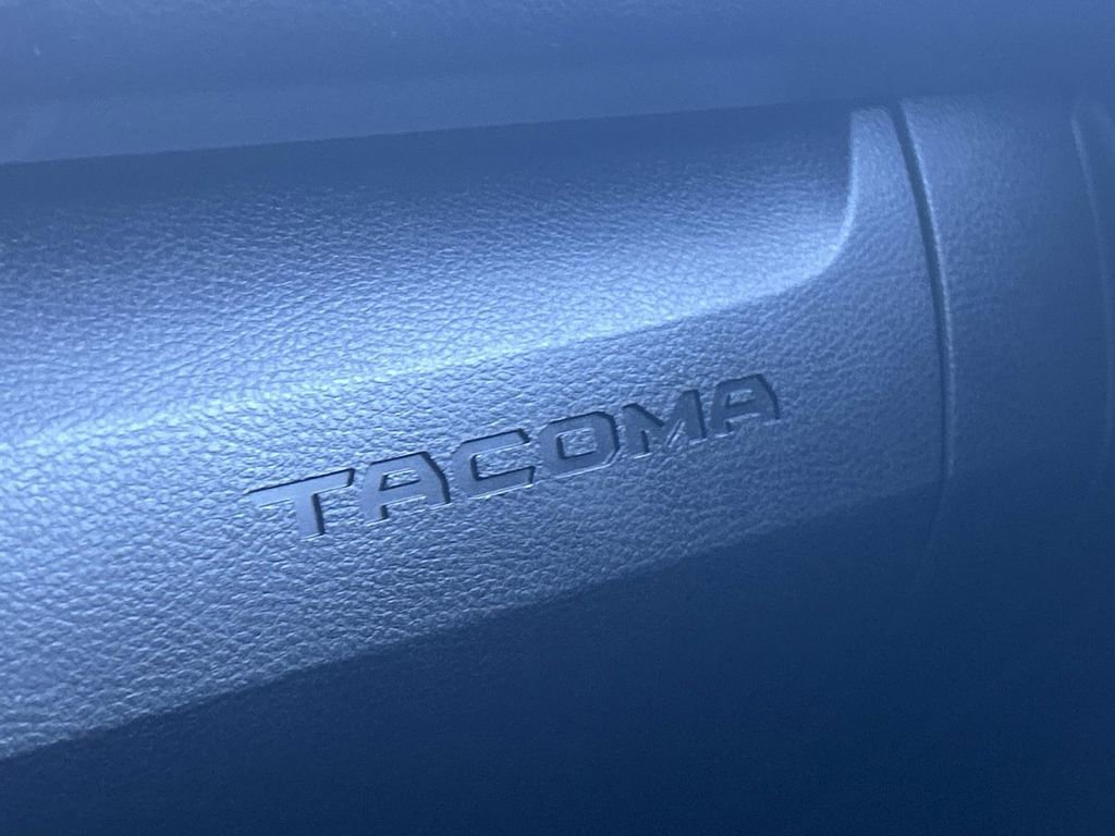 Used 2018 Toyota Tacoma SR image 30