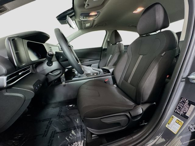 Certified 2024 Hyundai Elantra SE FWD image 17