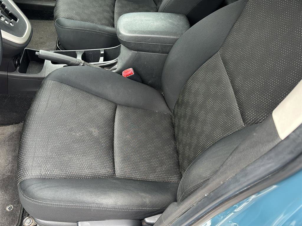 Used 2009 Pontiac Vibe w/ Preferred Package image 8