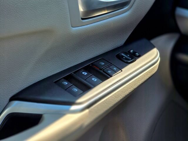 Used 2015 Toyota Camry SE FWD image 22