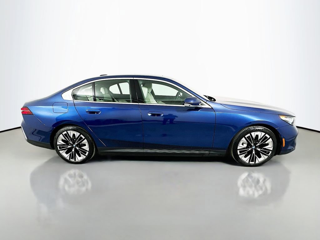 Used 2026 BMW i5 eDrive40 image 4