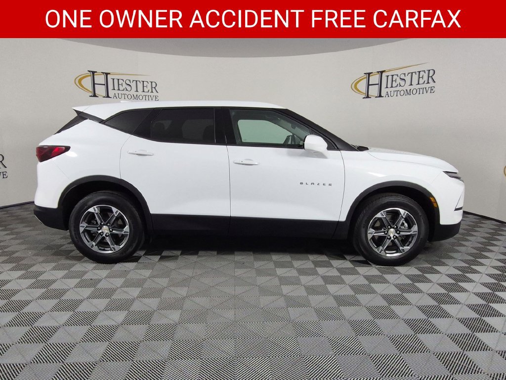 Used 2025 Chevrolet Blazer LT AWD/4WD image 3