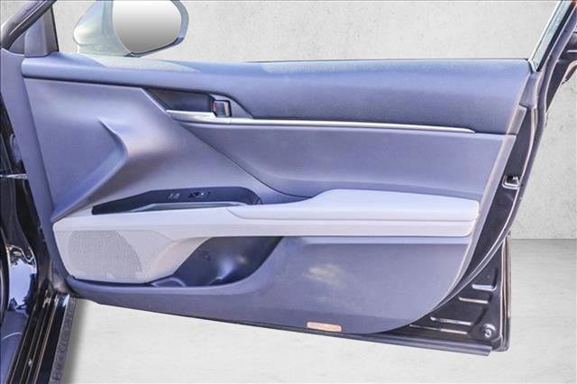 Used 2018 Toyota Camry LE image 29