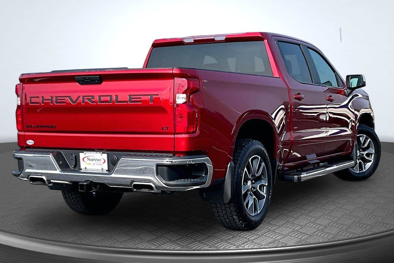 Used 2021 Chevrolet Silverado 1500 LT AWD/4WD image 2