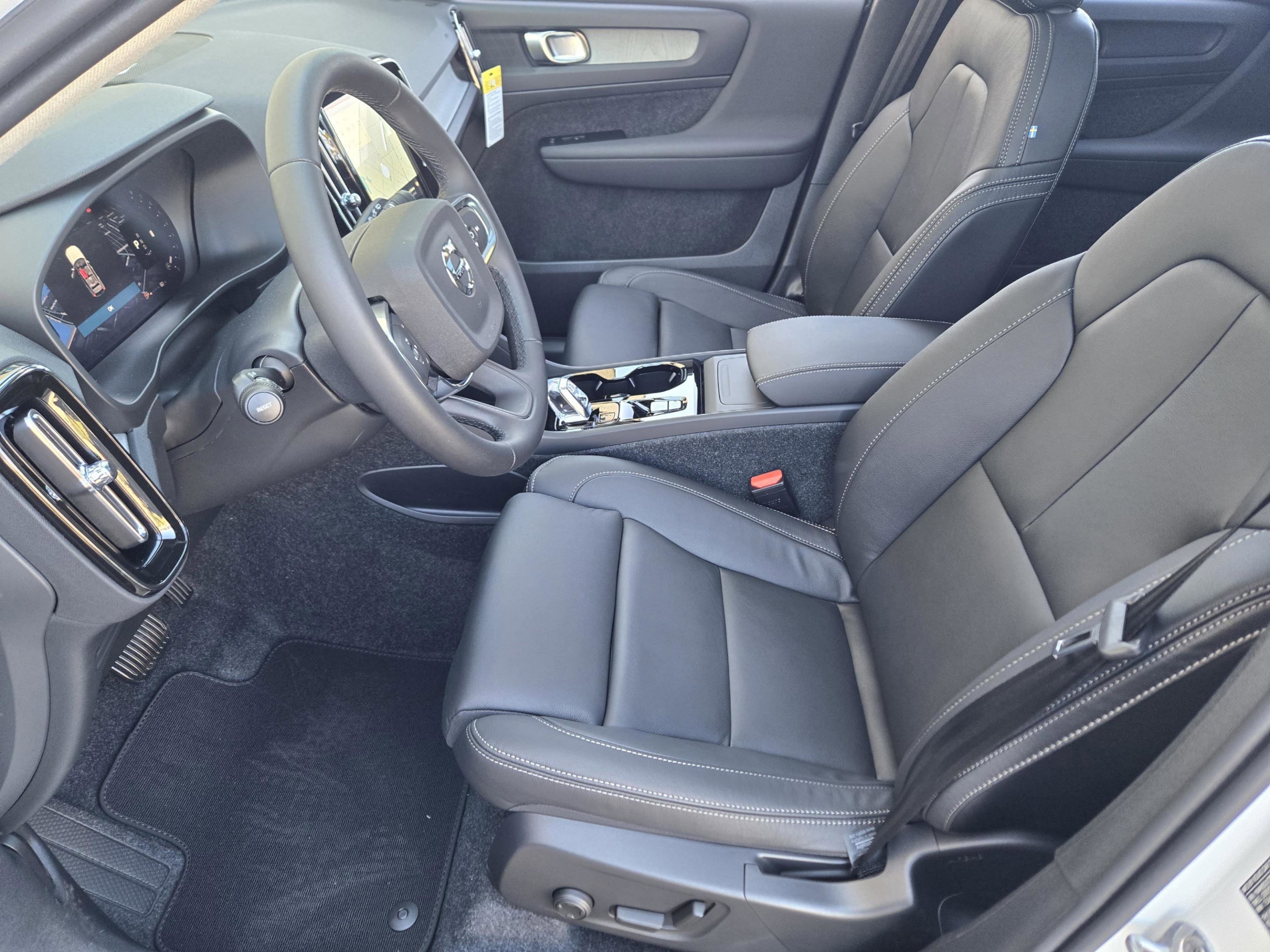New 2026 Volvo XC40 B4 Plus w/ Protection Package Premier FWD image 10