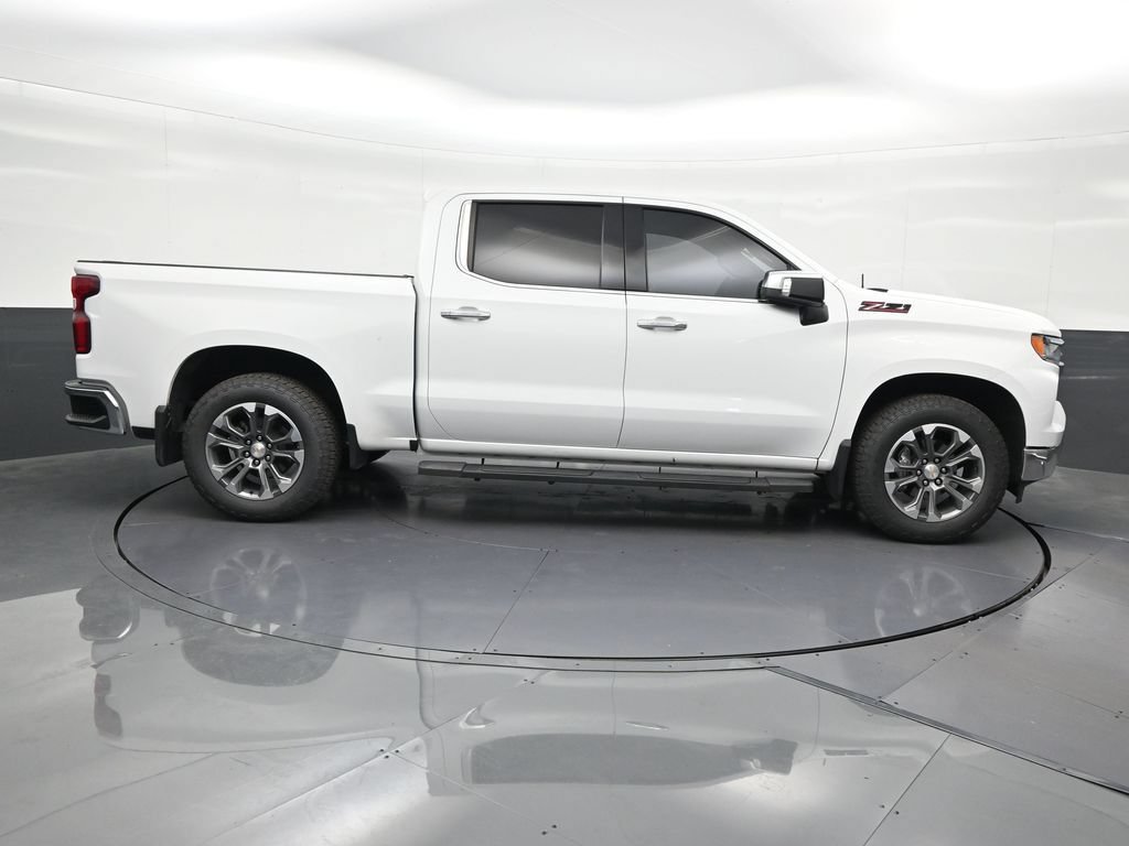 Used 2023 Chevrolet Silverado 1500 LTZ w/ Z71 Off-Road Package AWD/4WD image 7