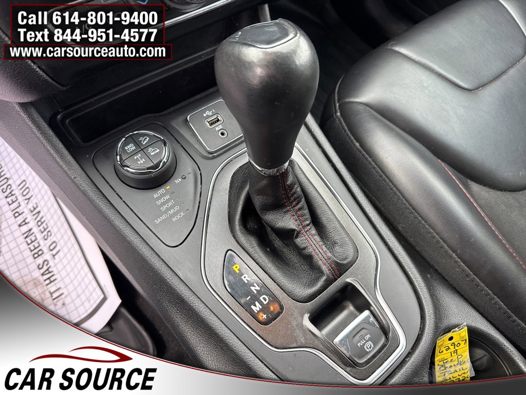 Used 2019 Jeep Cherokee Trailhawk image 16