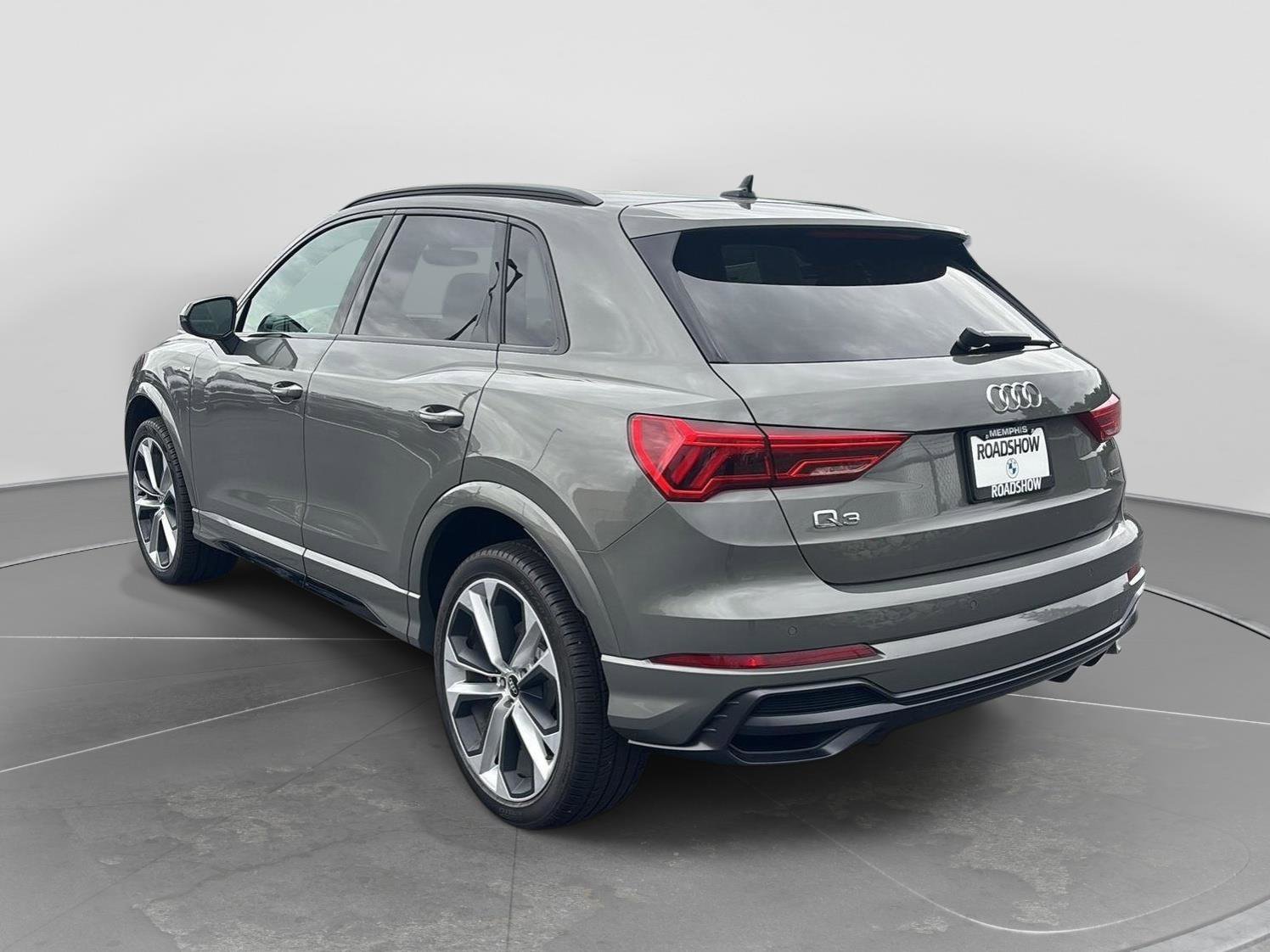Used 2022 Audi Q3 2.0T Premium Plus w/ Premium Plus Package AWD/4WD image 3