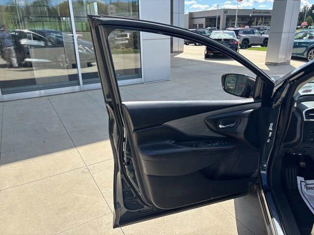 Used 2018 Nissan Murano S AWD/4WD image 25