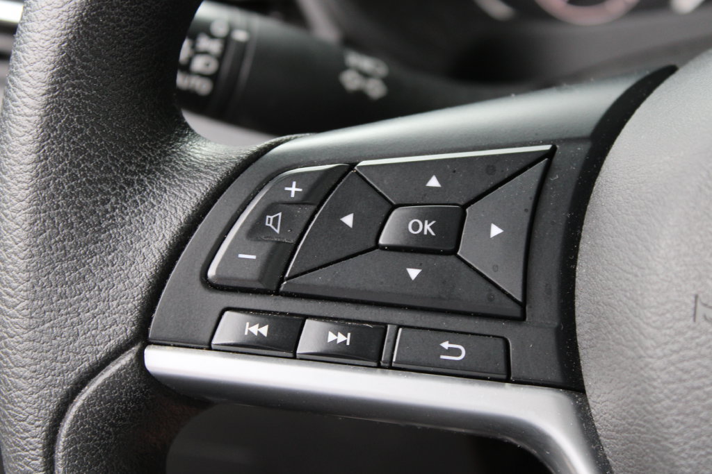Used 2025 Nissan Altima 2.5 SV FWD image 14