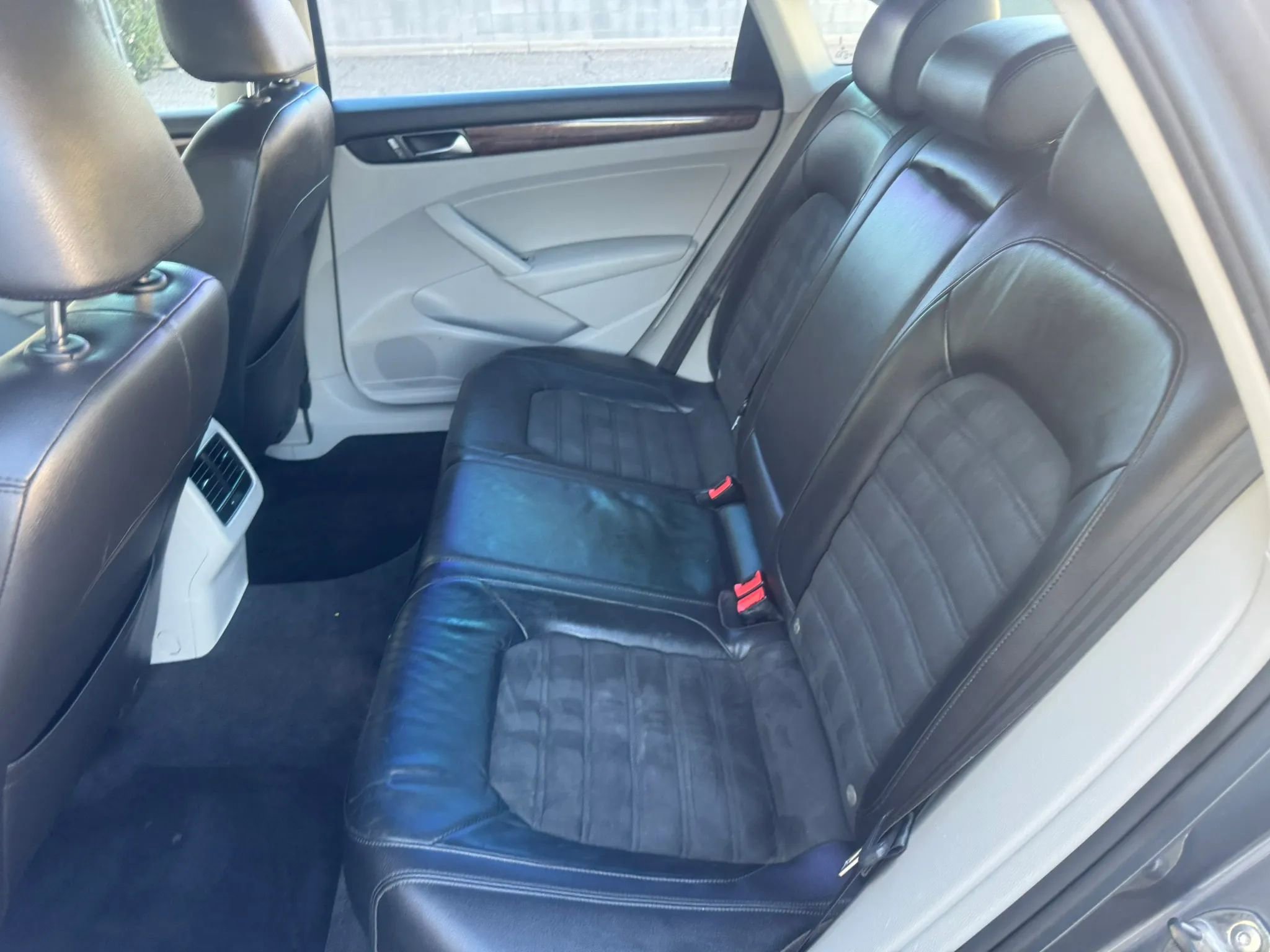 Used 2013 Volkswagen Passat TDI SEL Premium image 19