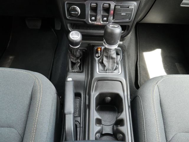 Used 2025 Jeep Wrangler Sport AWD/4WD image 20