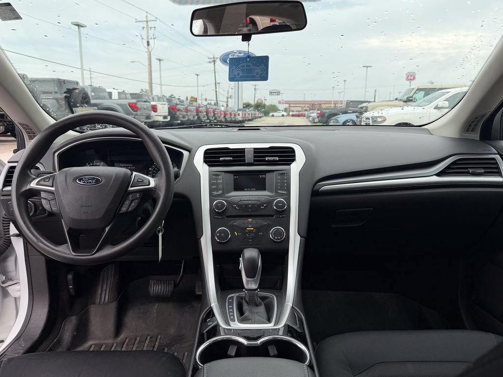 Used 2015 Ford Fusion SE FWD image 23