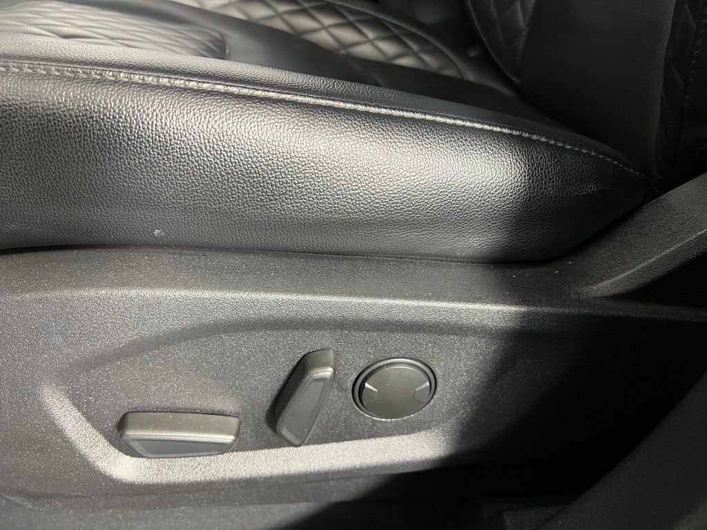 Used 2024 Ford Edge Titanium image 24