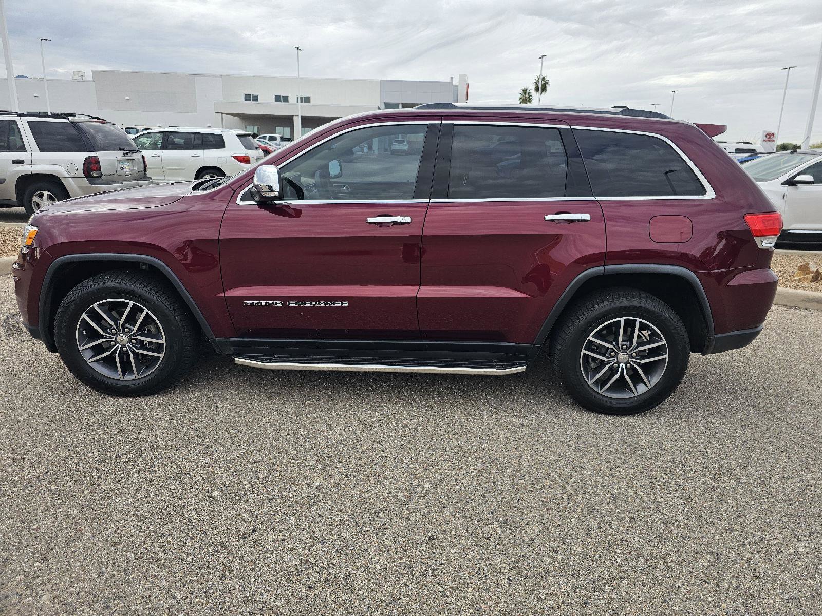 Used 2017 Jeep Grand Cherokee Limited image 2