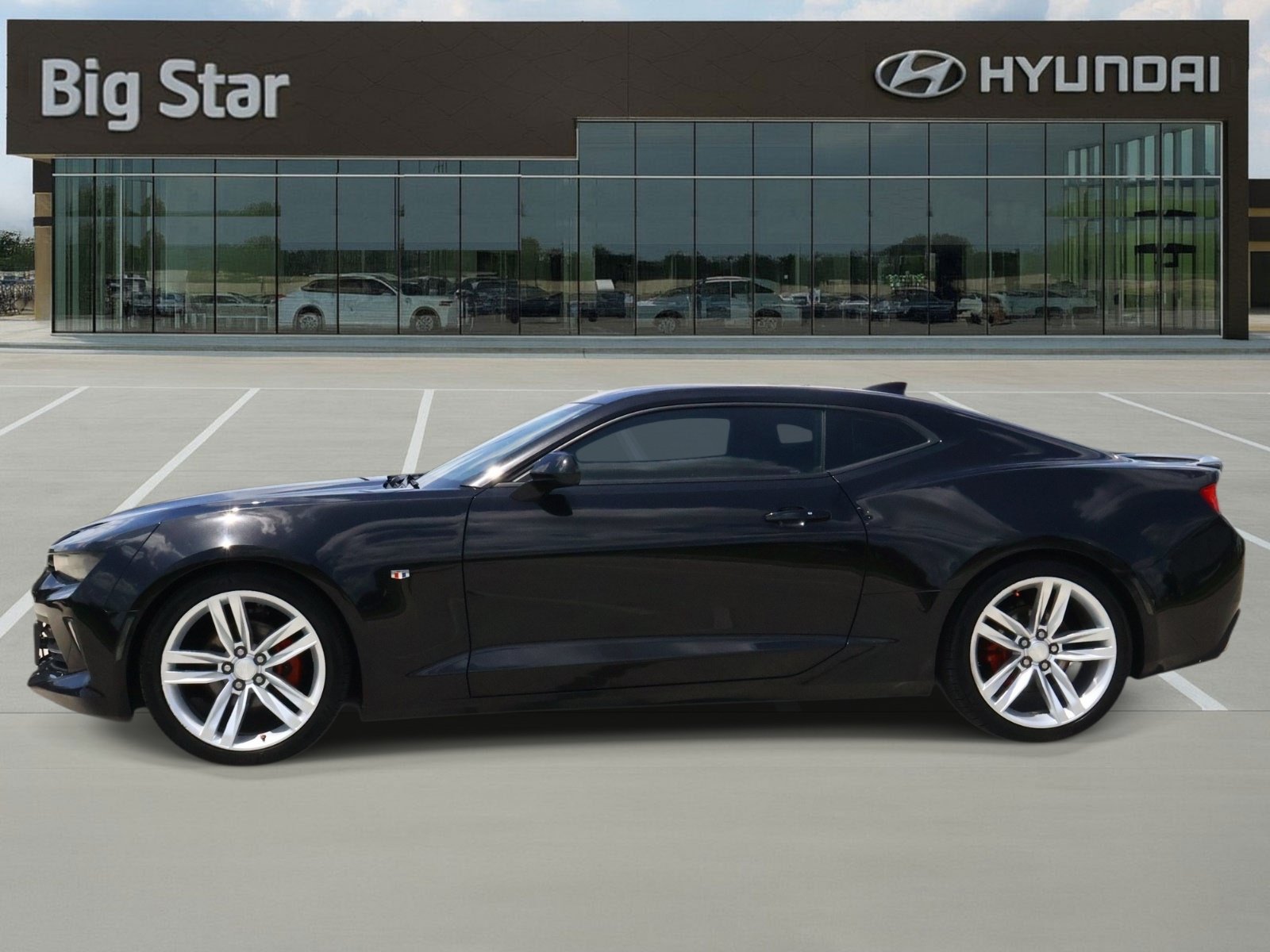 Used 2017 Chevrolet Camaro LT RWD image 2
