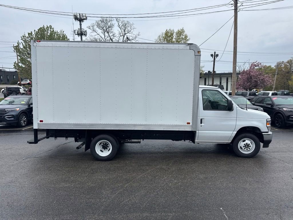 New 2027 Ford E-450 and Econoline 450 Super Duty RWD image 4