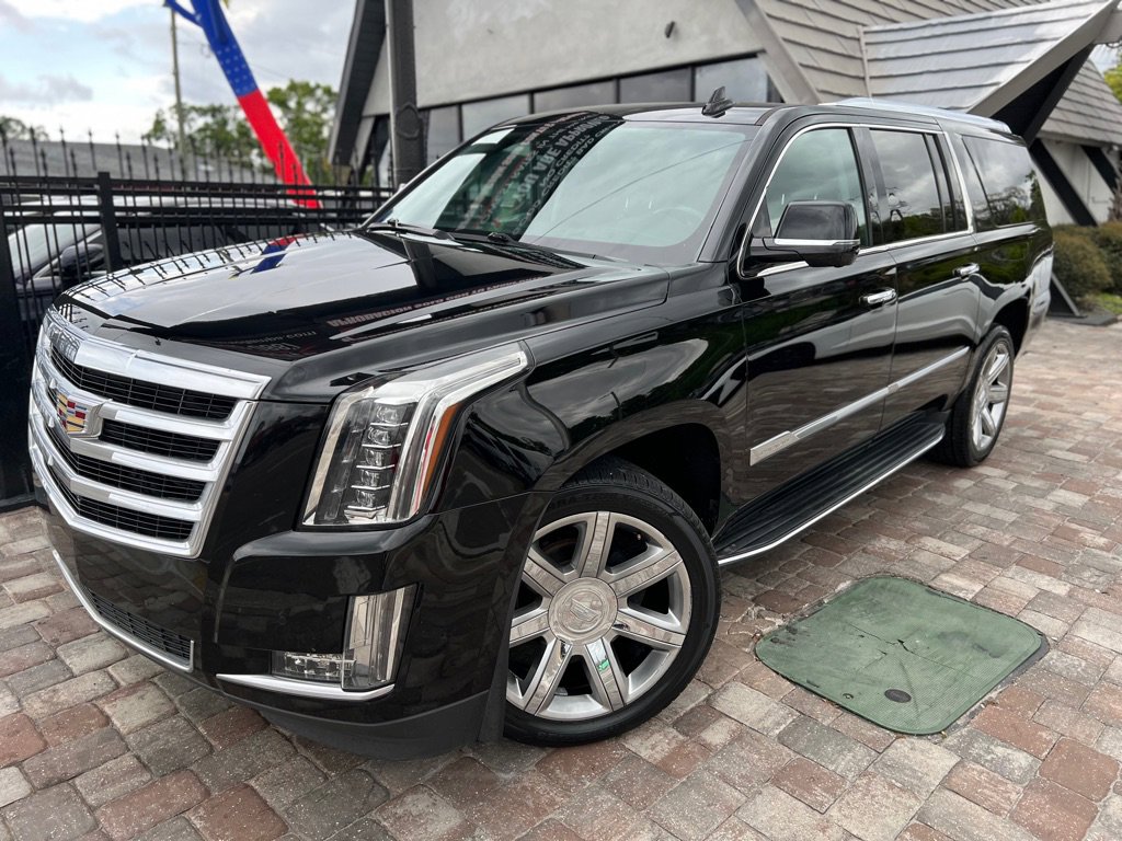 Used 2020 Cadillac Escalade ESV Luxury AWD/4WD image 2