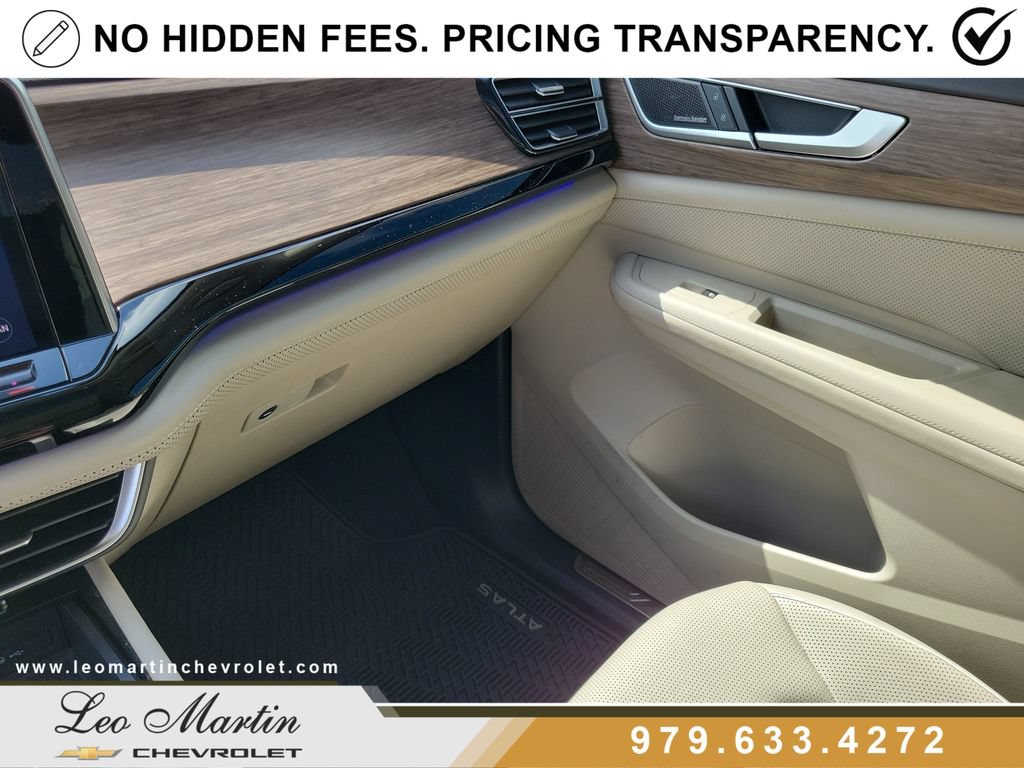 Used 2024 Volkswagen Atlas SEL Premium R-Line AWD/4WD image 30