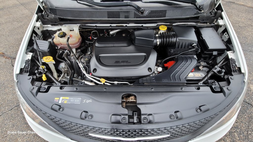 Used 2023 Chrysler Voyager LX FWD image 17