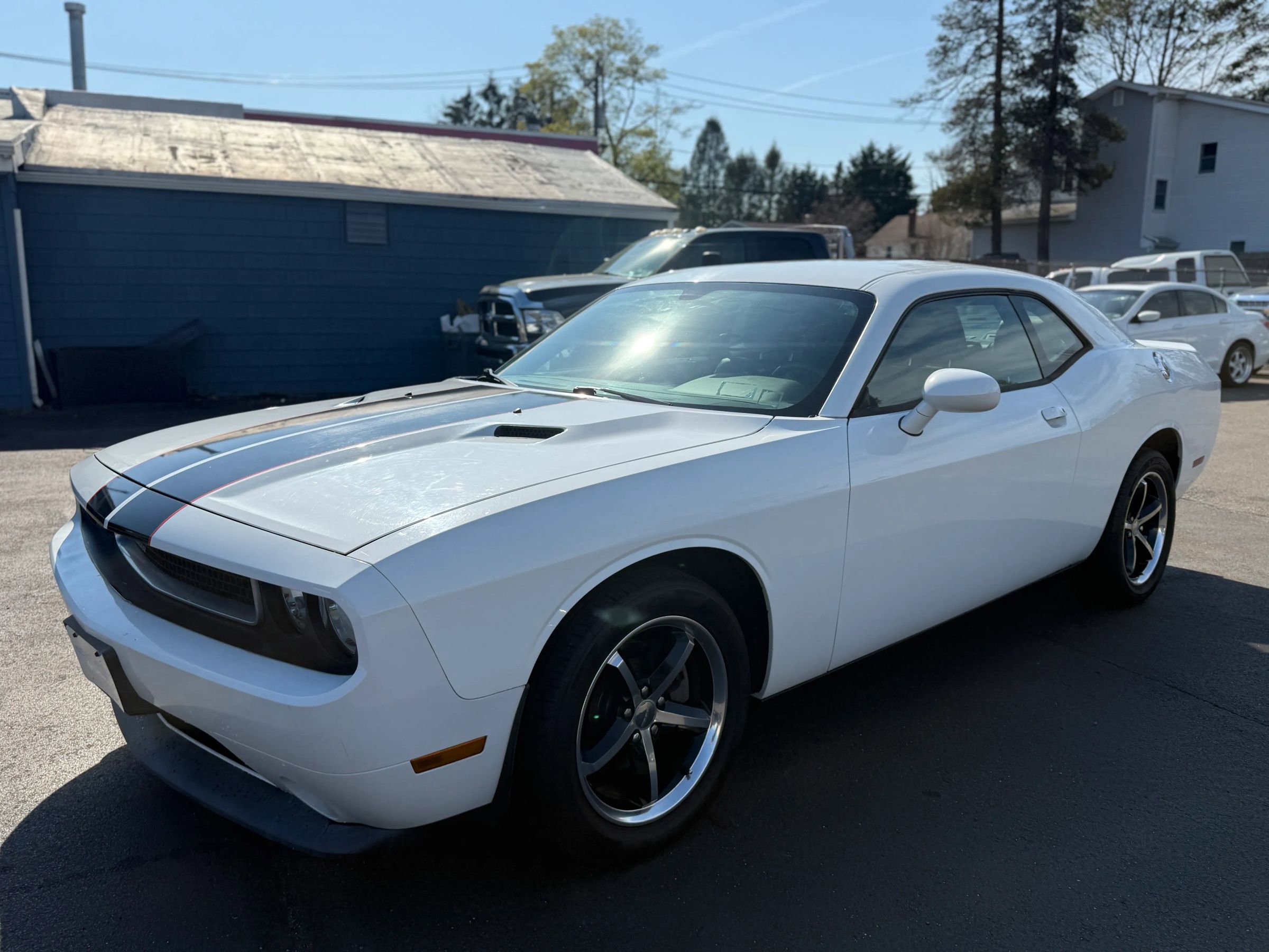 Used 2011 Dodge Challenger image 2