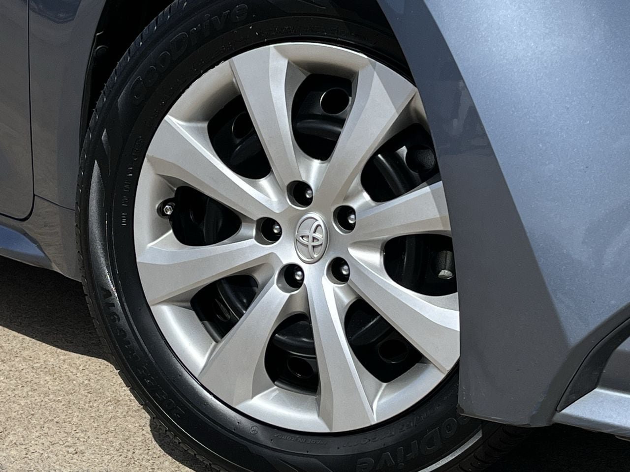 Used 2024 Toyota Corolla LE FWD image 27