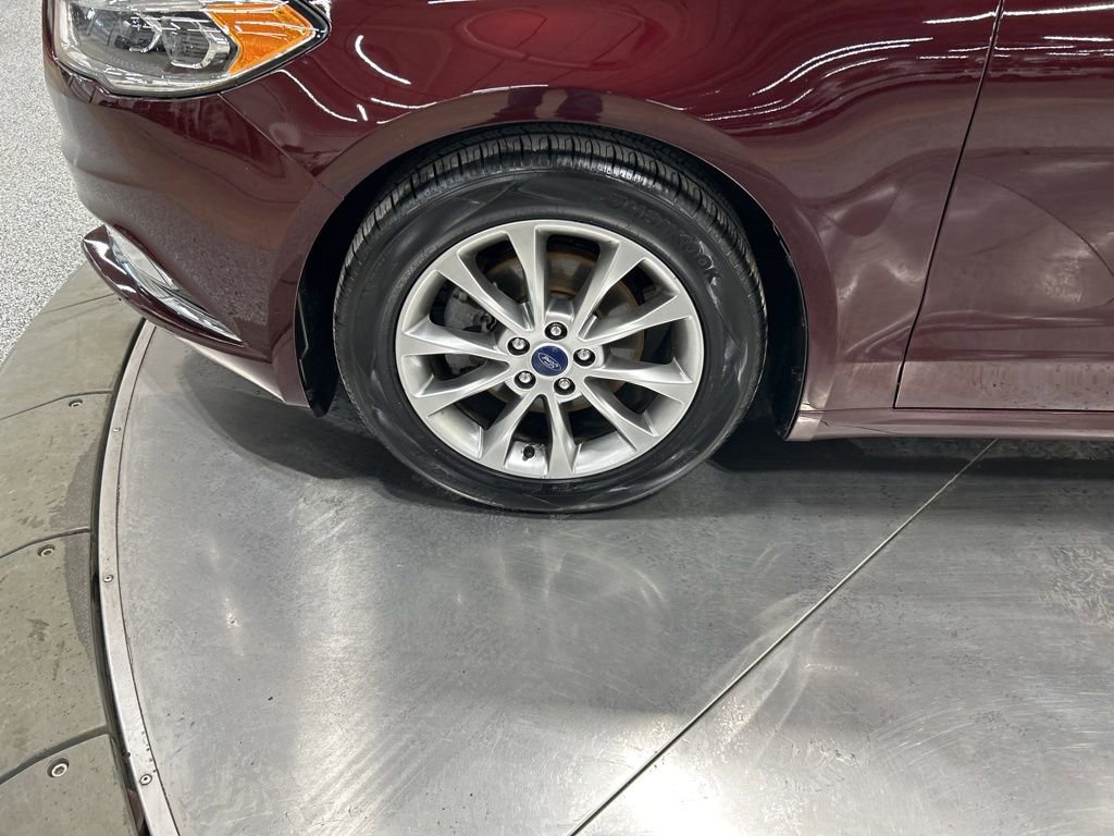 Used 2017 Ford Fusion SE w/ Fusion SE Technology Package image 27