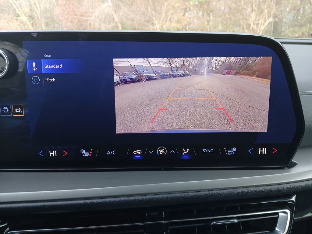 Used 2025 Chevrolet Traverse LT image 20