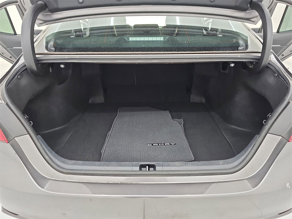 Used 2020 Toyota Camry SE image 14