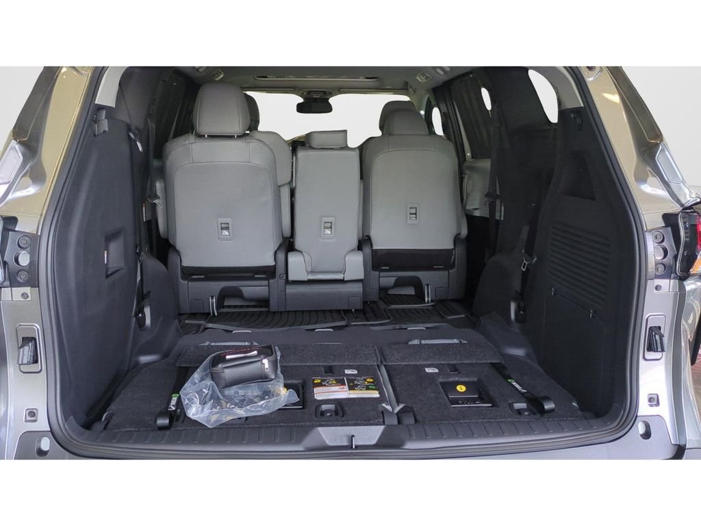 New 2026 Toyota Sienna XLE FWD image 9