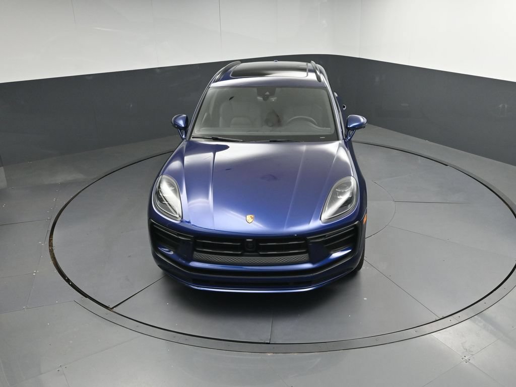 Used 2025 Porsche Macan AWD/4WD image 41