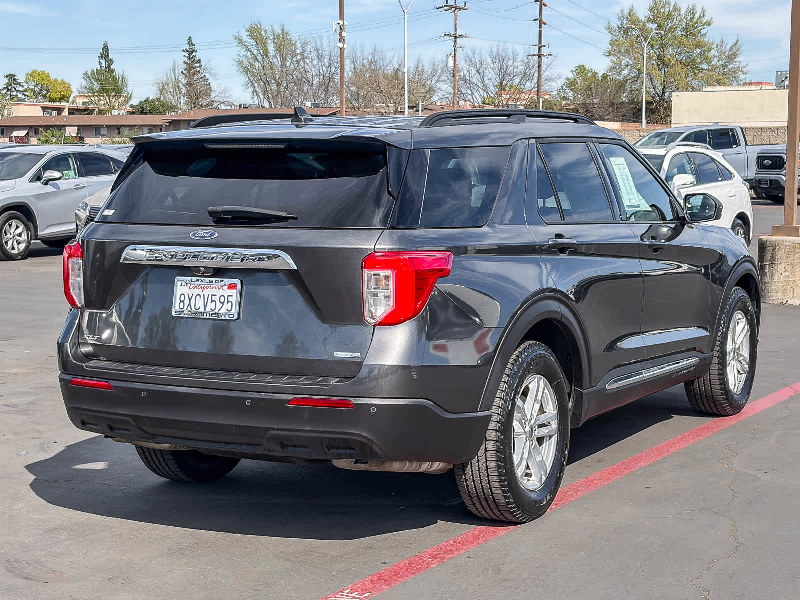 Used 2020 Ford Explorer XLT image 4
