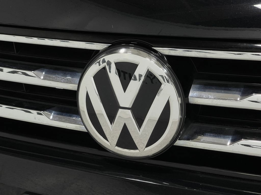Used 2021 Volkswagen Tiguan SE w/ Panoramic Sunroof Package image 36