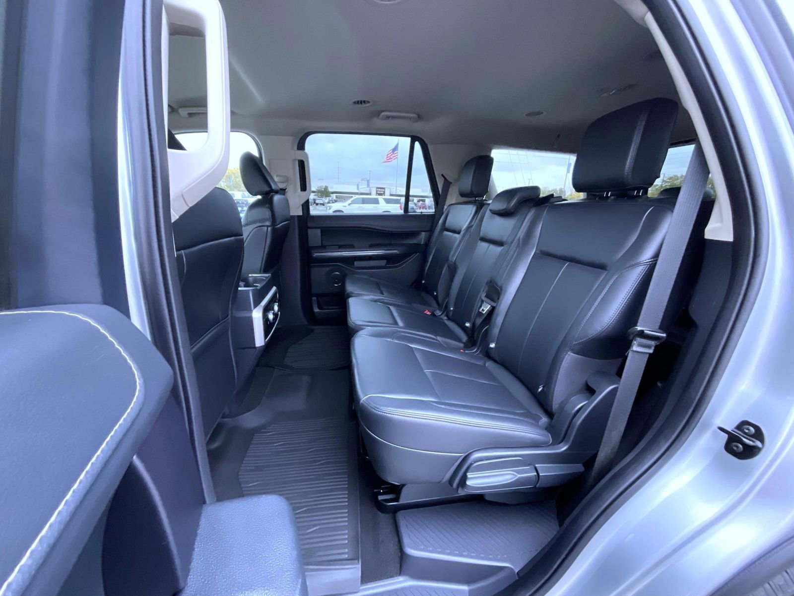 Used 2024 Ford Expedition XLT image 19