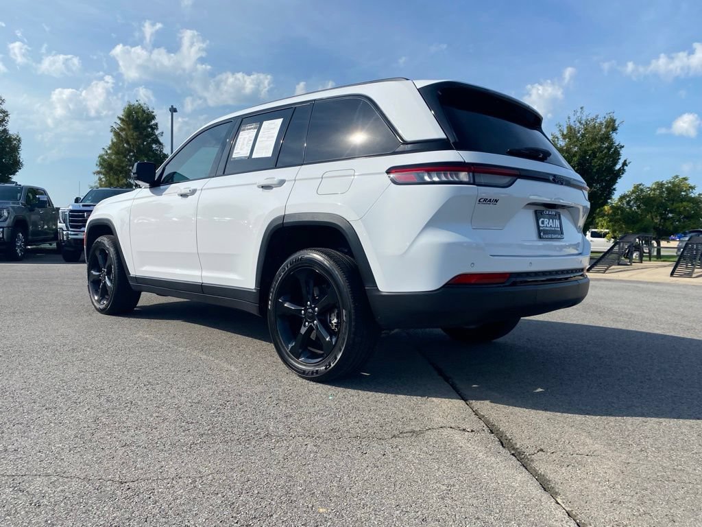 Used 2024 Jeep Grand Cherokee Altitude AWD/4WD image 11