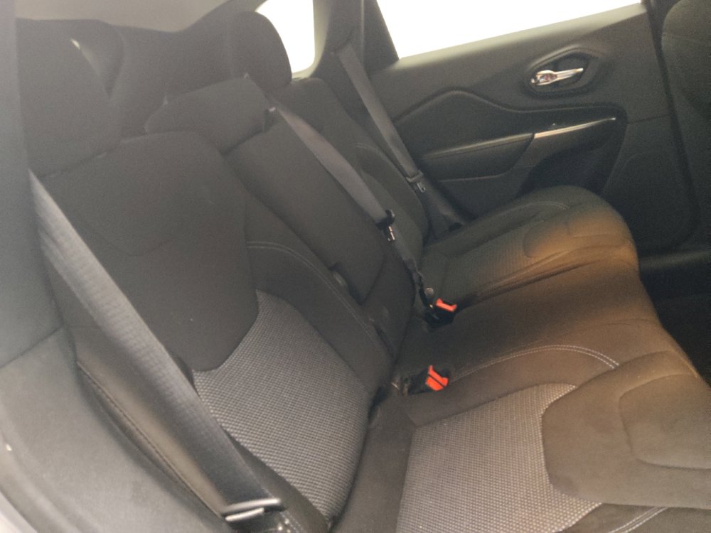 Used 2020 Jeep Cherokee Latitude image 19