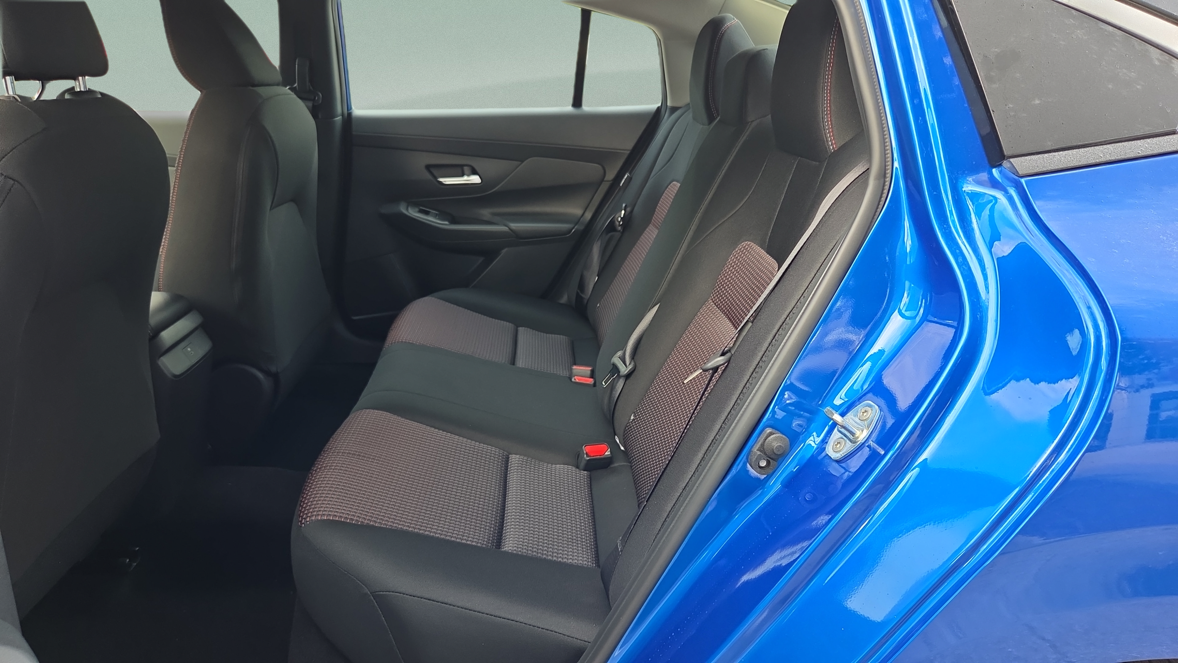 New 2027 Nissan Sentra SR w/ Floor Mat Package FWD image 10